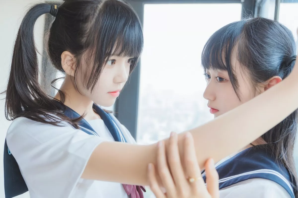 萌系小姐姐木绵绵OwO＆桜桃喵她主题性感姐妹花JK制服系列秀美腿诱惑写真37P