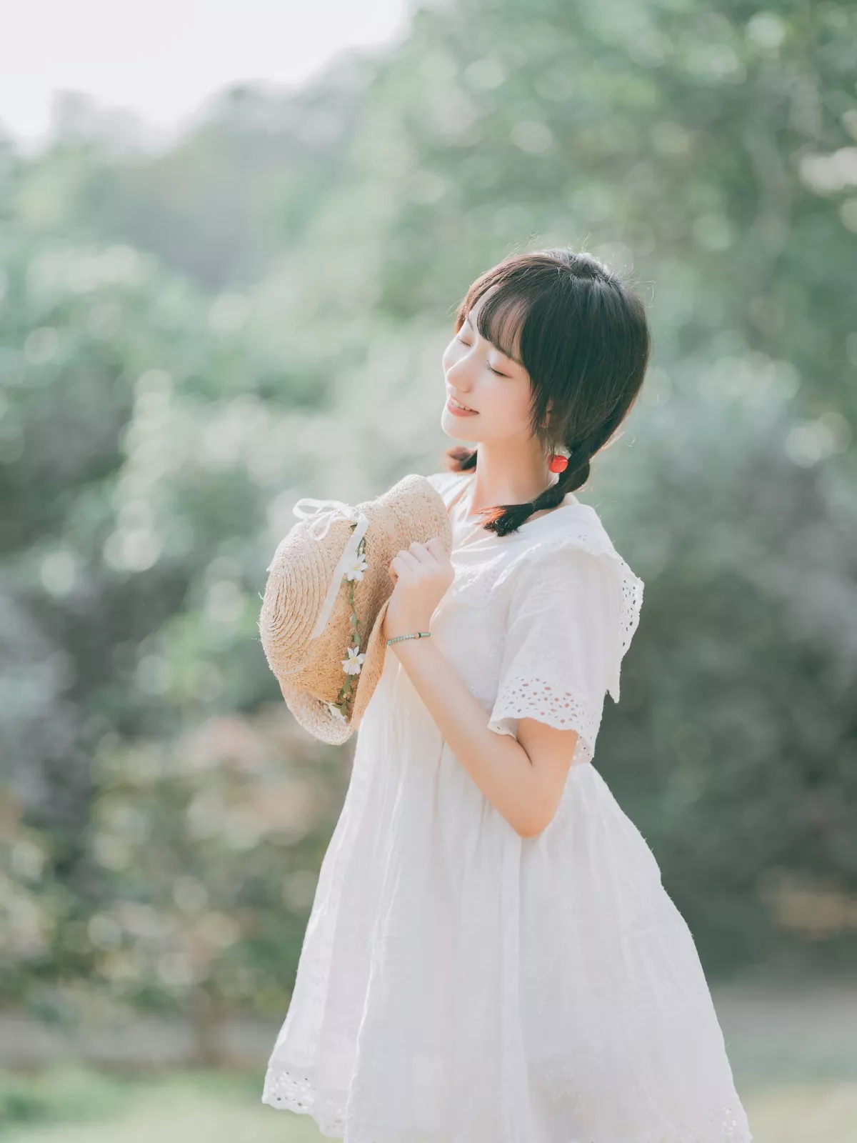 萌系小姐姐木绵绵OwO夏日彩虹主题户外夏日性感白色连衣裙配运动鞋靓丽写真29P