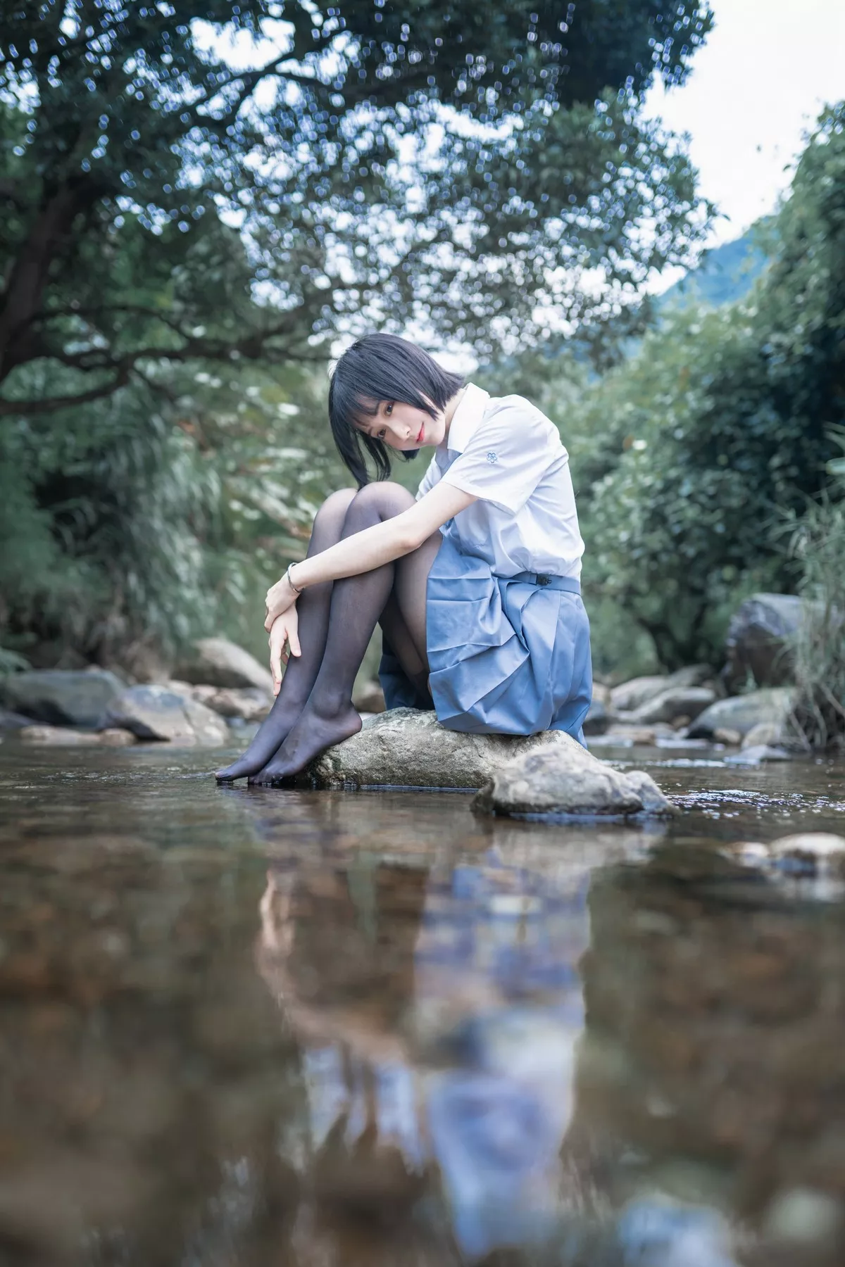 萌系小姐姐木绵绵OwO水色溪边制服主题户外脱JK制服露死库水迷人诱惑写真51P