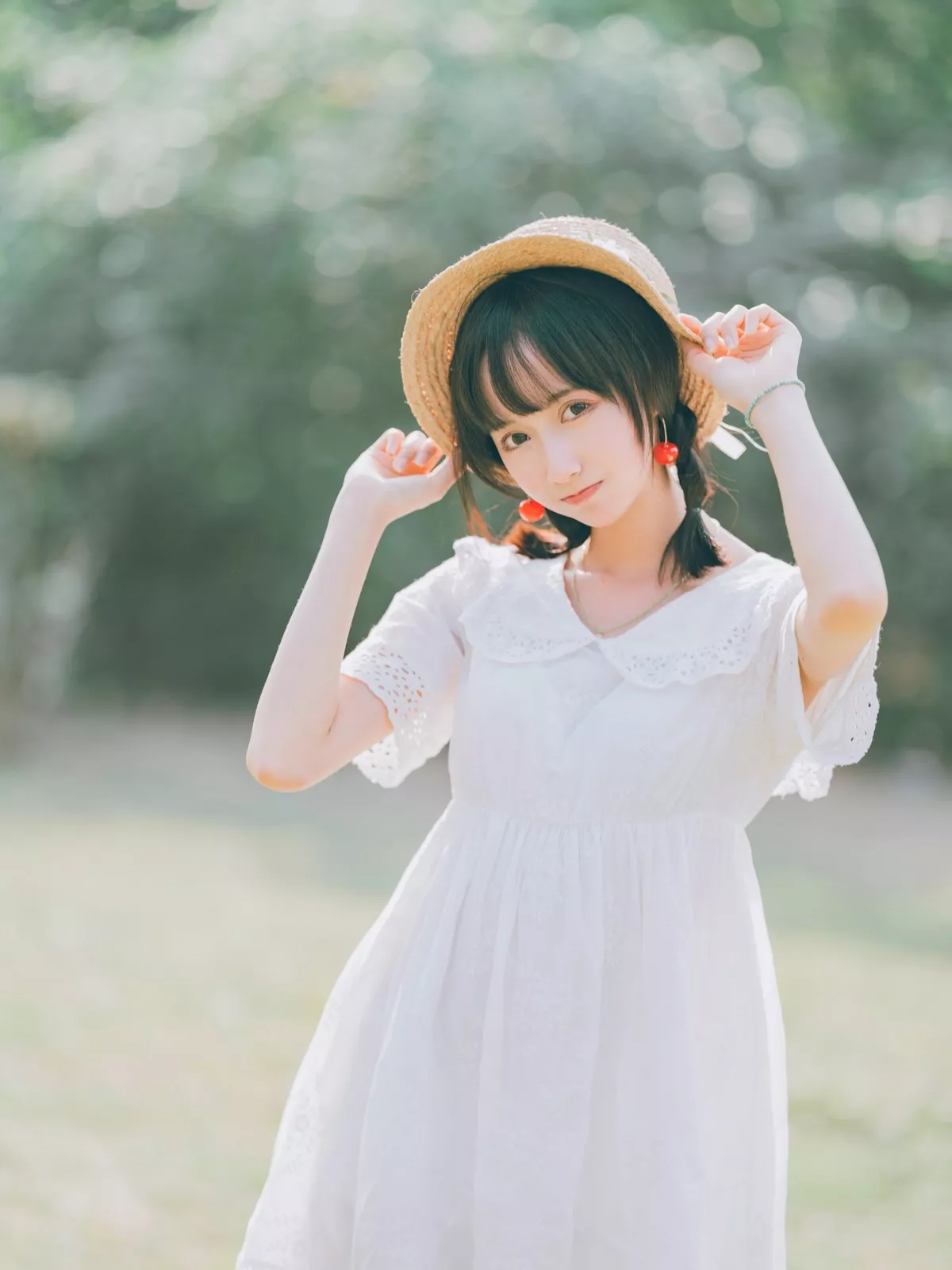 萌系小姐姐木绵绵OwO夏日彩虹主题户外夏日性感白色连衣裙配运动鞋靓丽写真29P