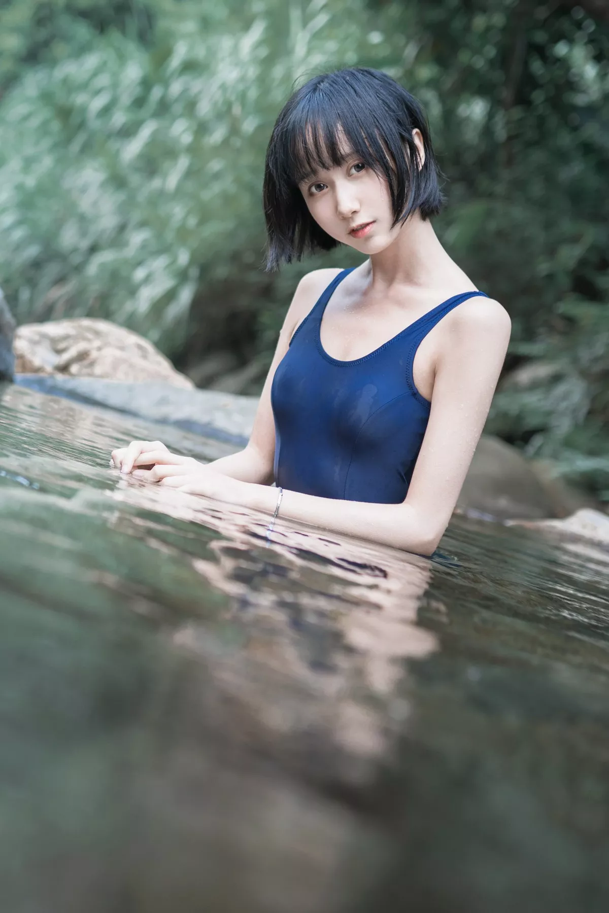 萌系小姐姐木绵绵OwO水色溪边制服主题户外脱JK制服露死库水迷人诱惑写真51P