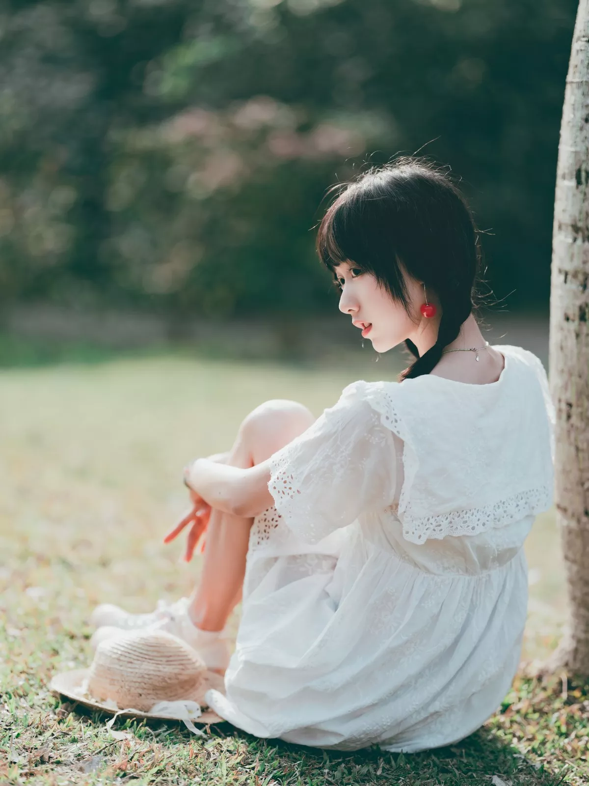 萌系小姐姐木绵绵OwO夏日彩虹主题户外夏日性感白色连衣裙配运动鞋靓丽写真29P