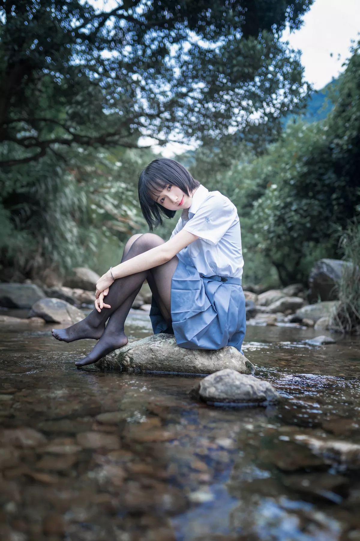 萌系小姐姐木绵绵OwO水色溪边制服主题户外脱JK制服露死库水迷人诱惑写真51P