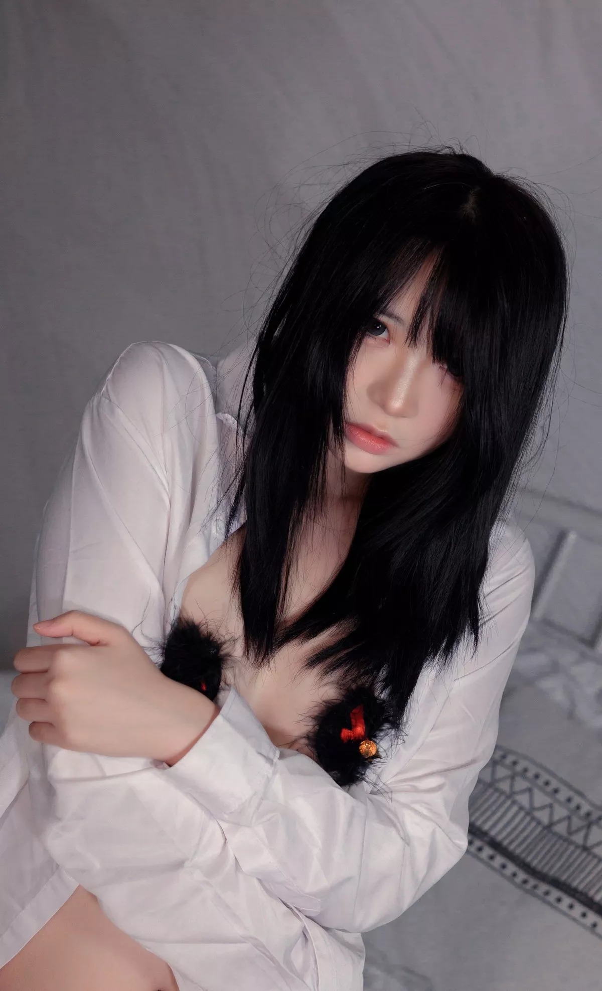 网络美女疯猫ss肉丝OL主题私房床上性感白衬衣配超薄肉丝秀翘臀美腿诱惑写真40P
