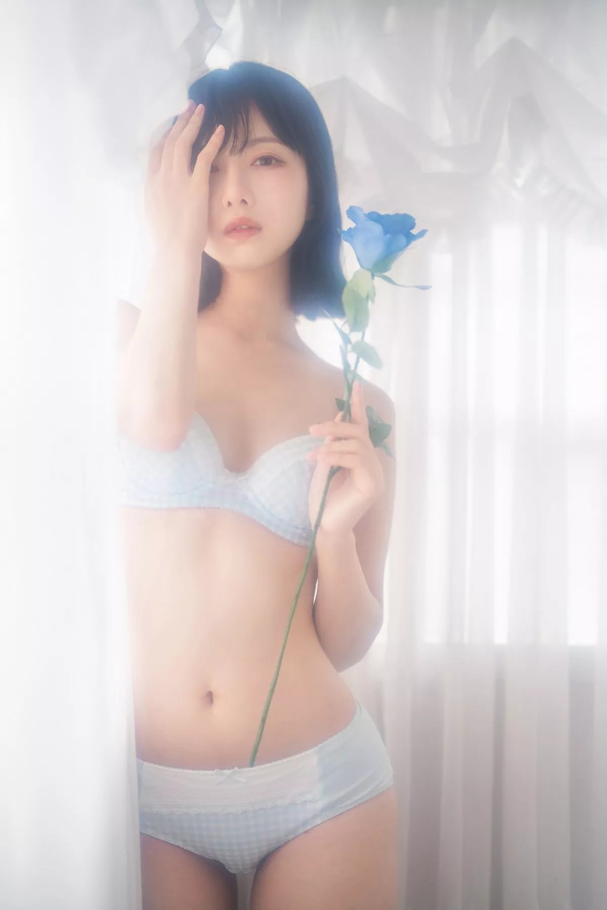 网络美女Shika小鹿鹿泳装主题户外泳池性感红色比基尼秀苗条身材靓丽迷人写真63P