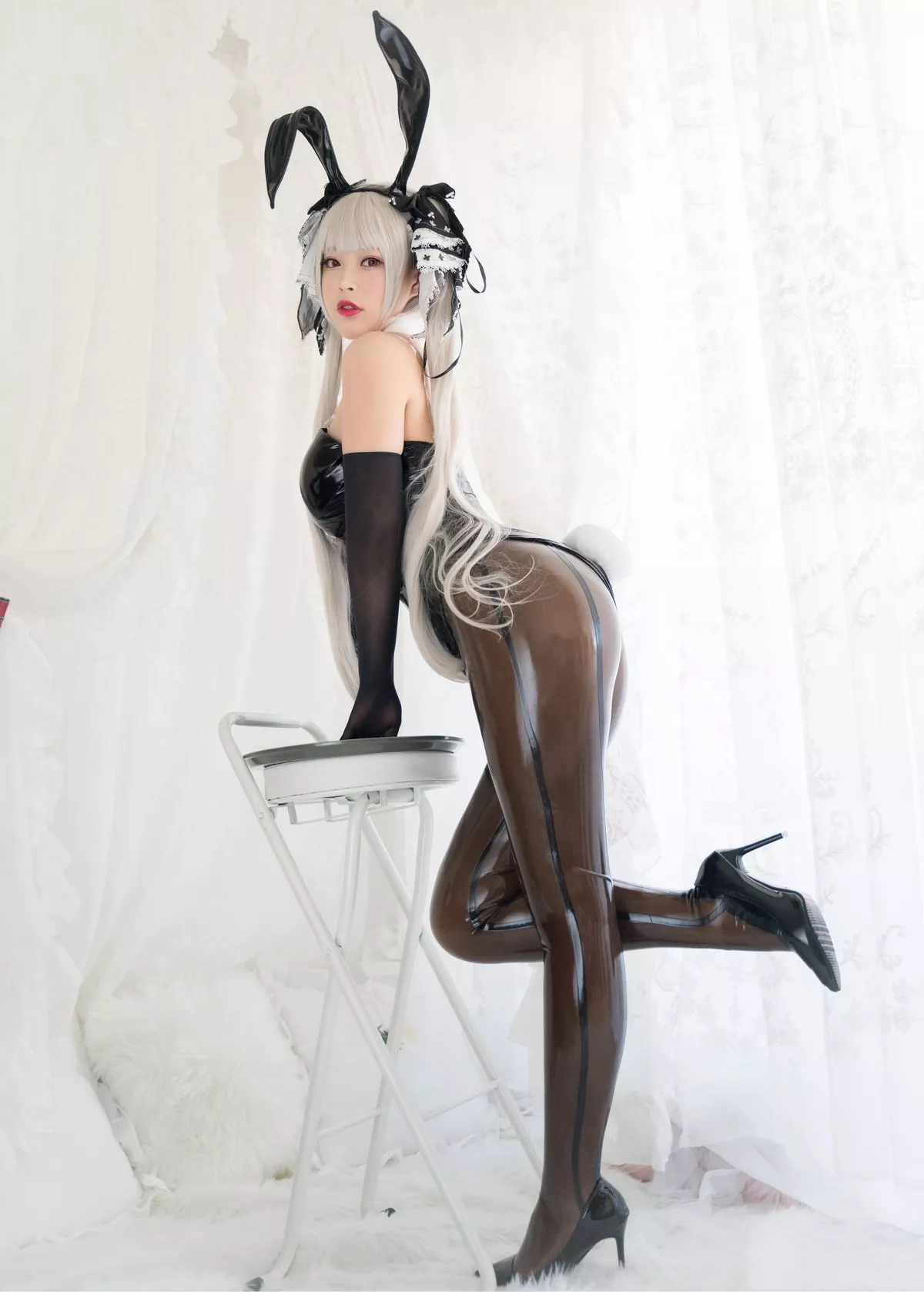 Coser妹子你烨烨可畏兔女郎主题性感黑色皮质连体衣配超薄黑丝秀美腿诱惑写真78P