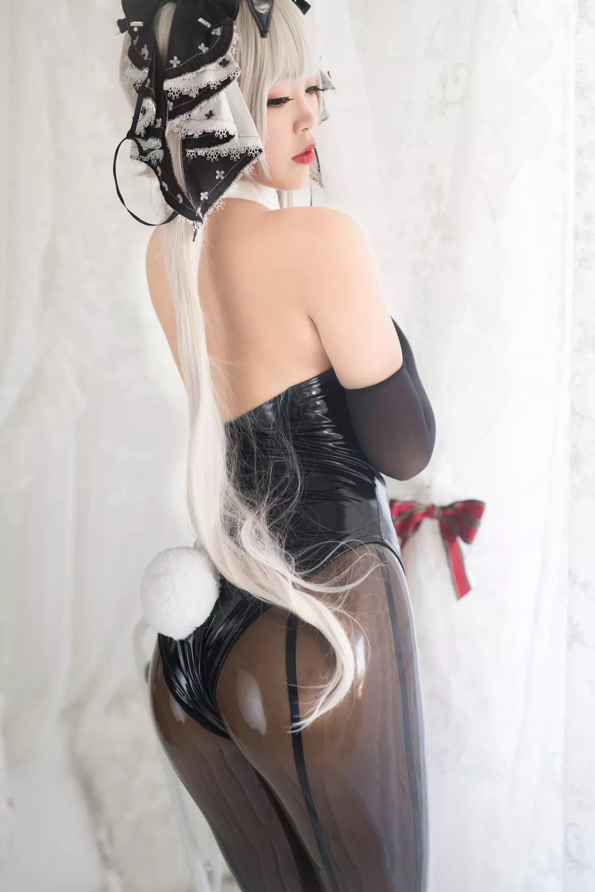 Coser妹子你烨烨可畏兔女郎主题性感黑色皮质连体衣配超薄黑丝秀美腿诱惑写真78P