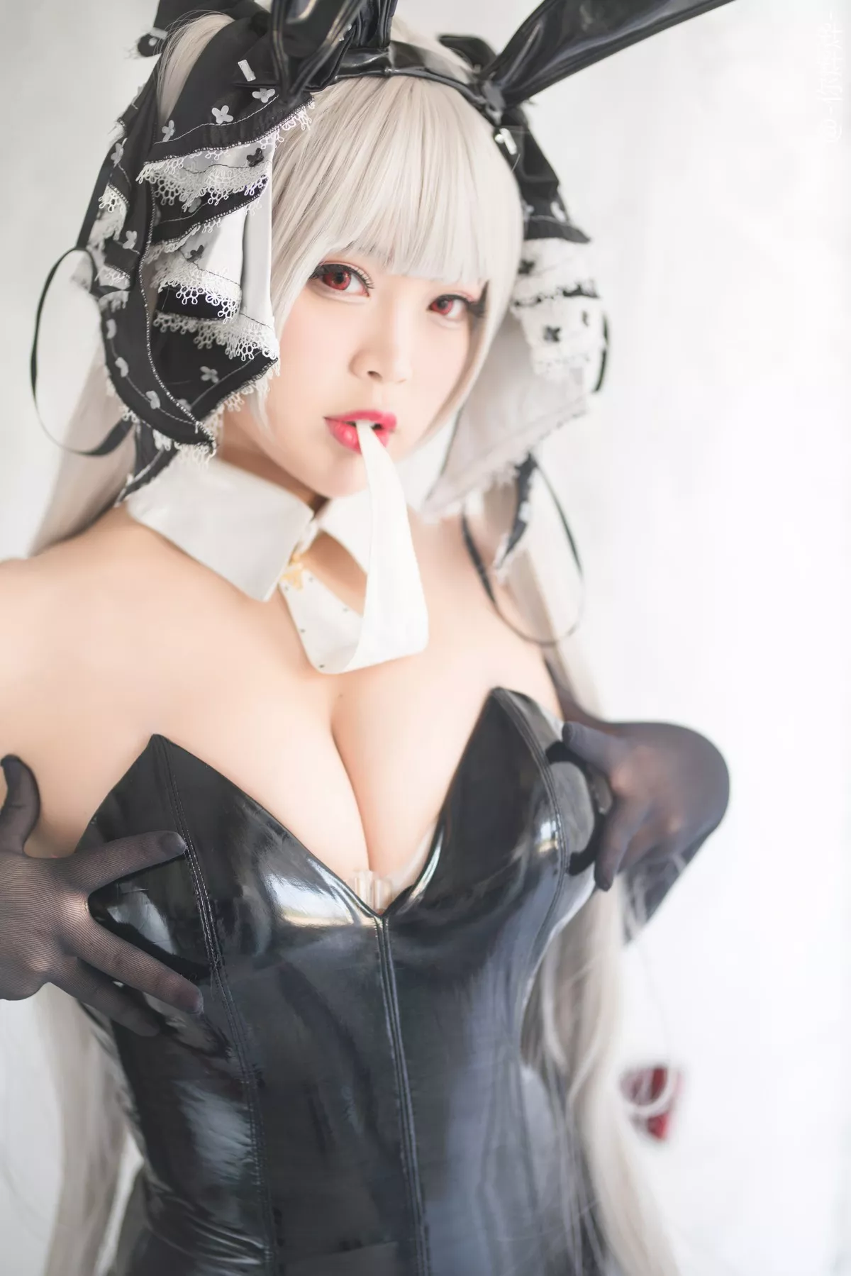 Coser妹子你烨烨可畏兔女郎主题性感黑色皮质连体衣配超薄黑丝秀美腿诱惑写真78P