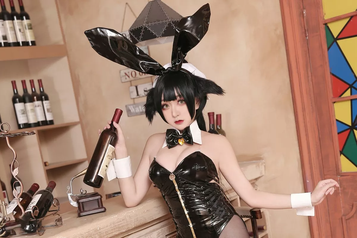 动漫博主恩田直幸獒女郎主题私房性感黑色皮质吊带连体衣配超薄黑丝诱惑写真41P