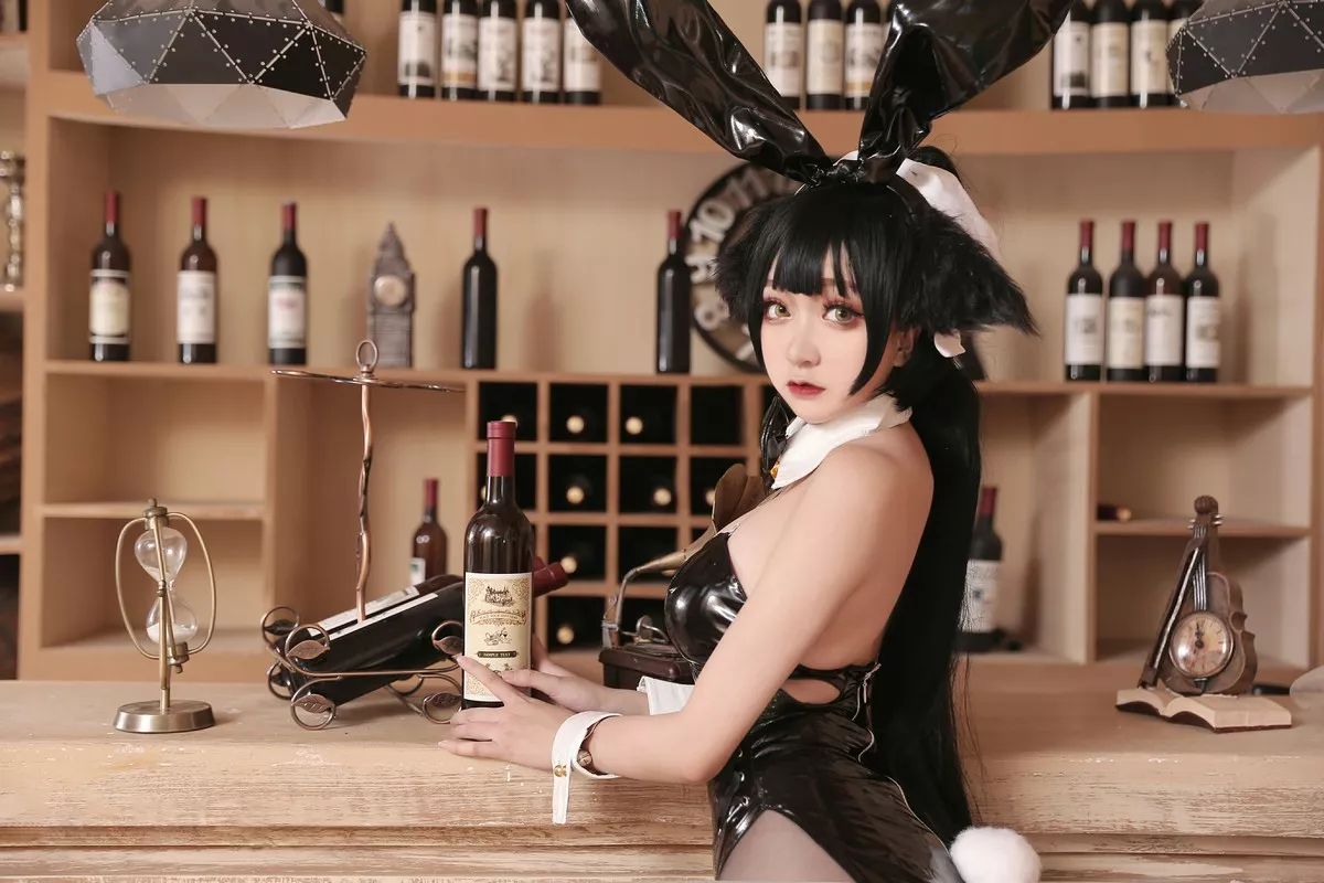 动漫博主恩田直幸獒女郎主题私房性感黑色皮质吊带连体衣配超薄黑丝诱惑写真41P