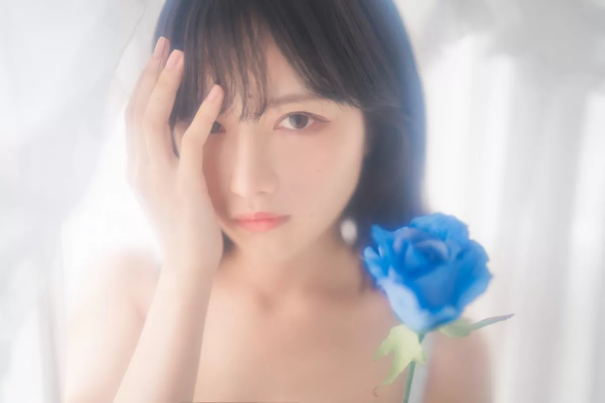 网络美女Shika小鹿鹿泳装主题户外泳池性感红色比基尼秀苗条身材靓丽迷人写真63P