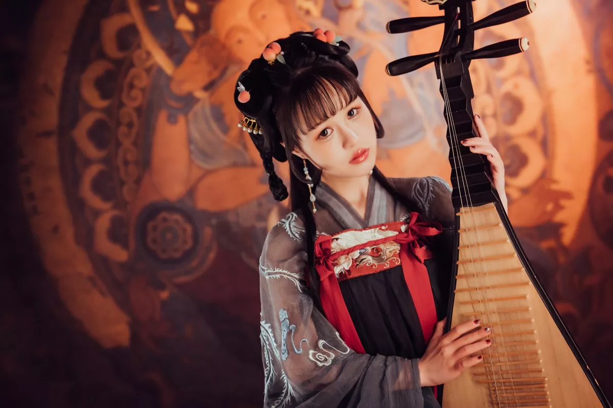 网络美少女晕崽Zz小琵琶精主题私房日系古典风脱性感服饰露火辣身材诱惑写真100P