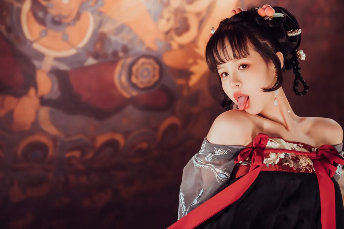 网络美少女晕崽Zz小琵琶精主题私房日系古典风脱性感服饰露火辣身材诱惑写真100P