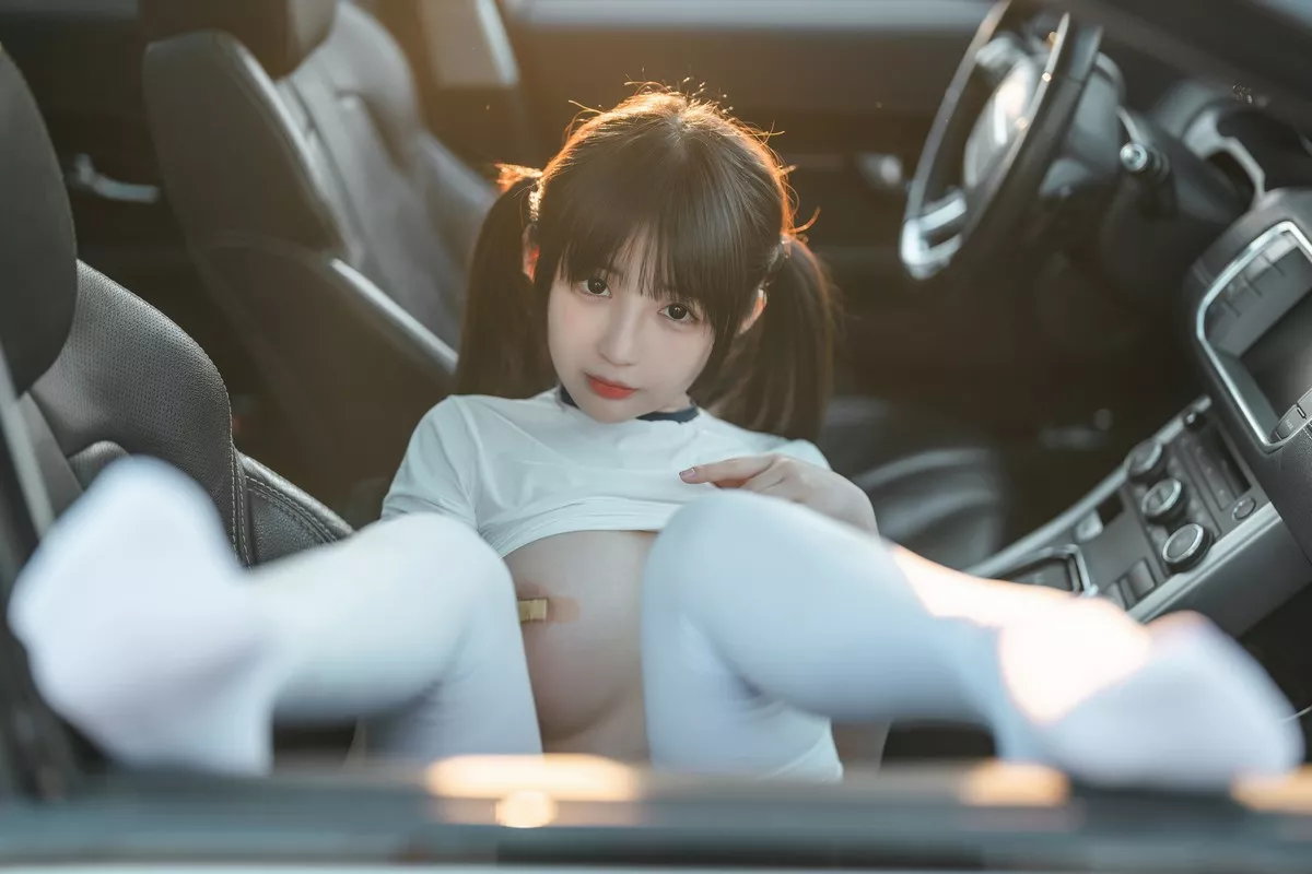 网络美女桜井宁宁体操服主题户外性感运动装配白丝袜秀翘臀美腿撩人诱惑写真75P