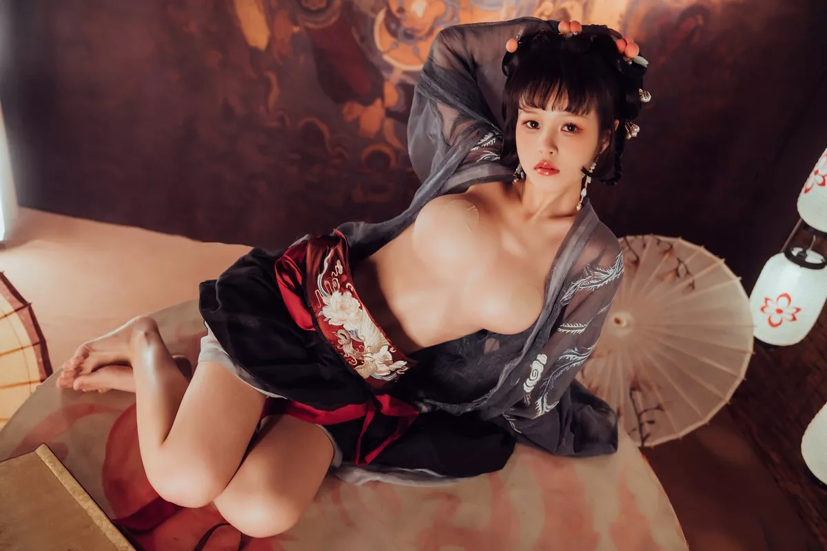 网络美少女晕崽Zz小琵琶精主题私房日系古典风脱性感服饰露火辣身材诱惑写真100P
