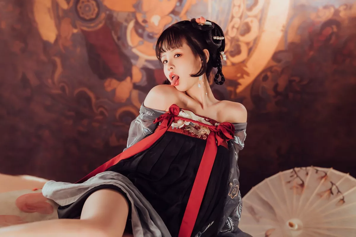 网络美少女晕崽Zz小琵琶精主题私房日系古典风脱性感服饰露火辣身材诱惑写真100P