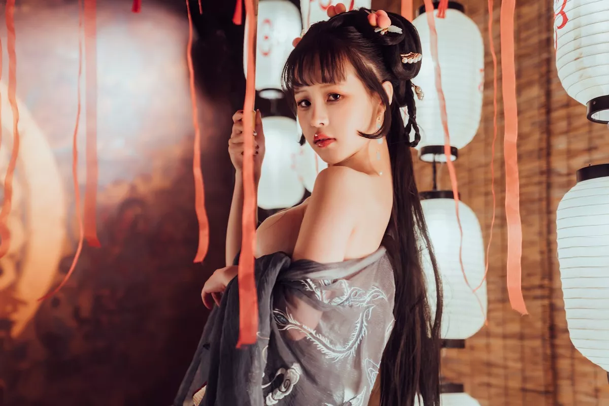 网络美少女晕崽Zz小琵琶精主题私房日系古典风脱性感服饰露火辣身材诱惑写真100P