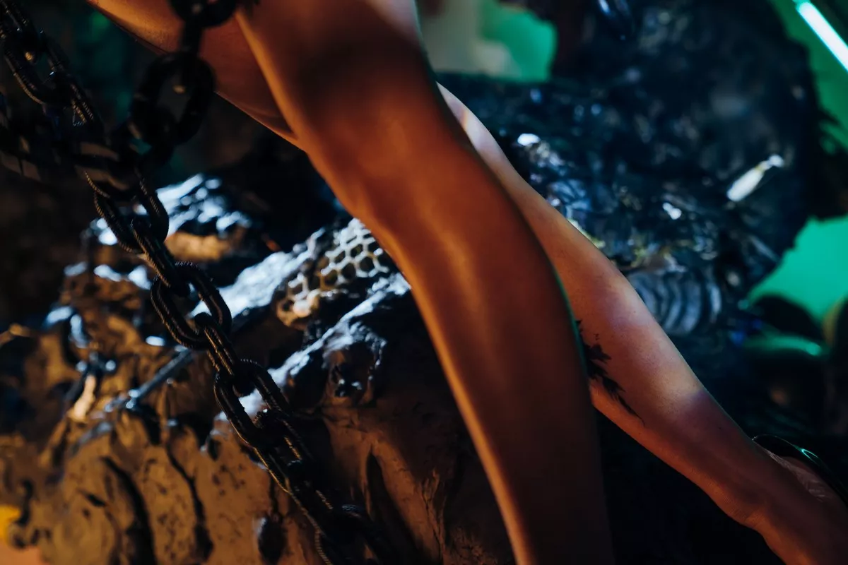 网络美少女晕崽Zz魅魔2主题性感黑色情趣服饰露傲人豪乳遮点极致诱惑写真51P