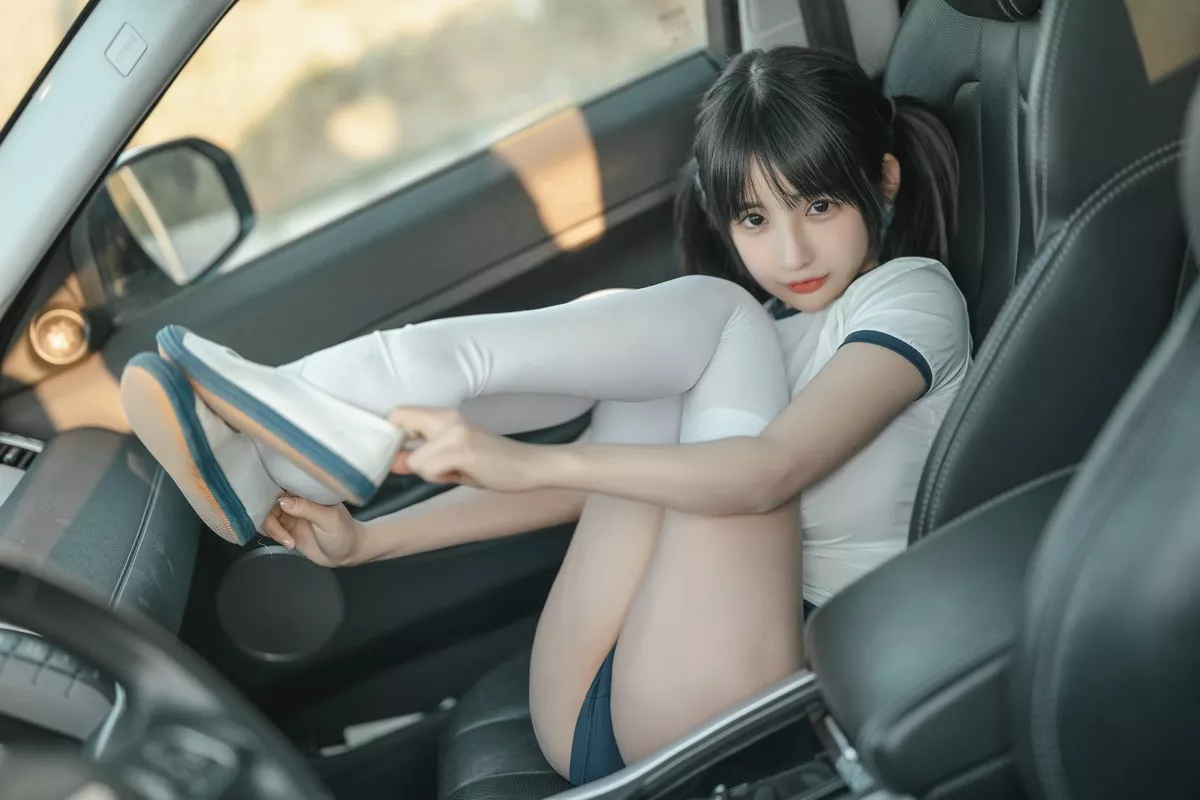 网络美女桜井宁宁体操服主题户外性感运动装配白丝袜秀翘臀美腿撩人诱惑写真75P
