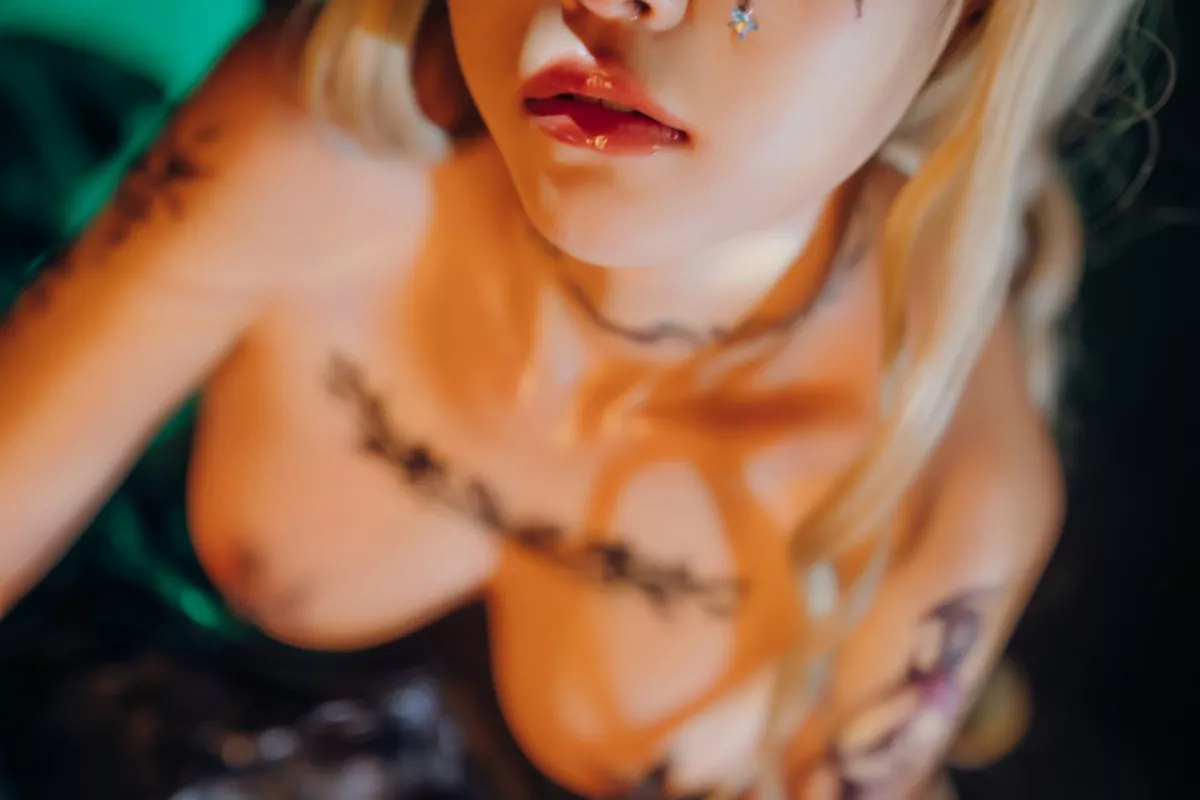 网络美少女晕崽Zz魅魔2主题性感黑色情趣服饰露傲人豪乳遮点极致诱惑写真51P