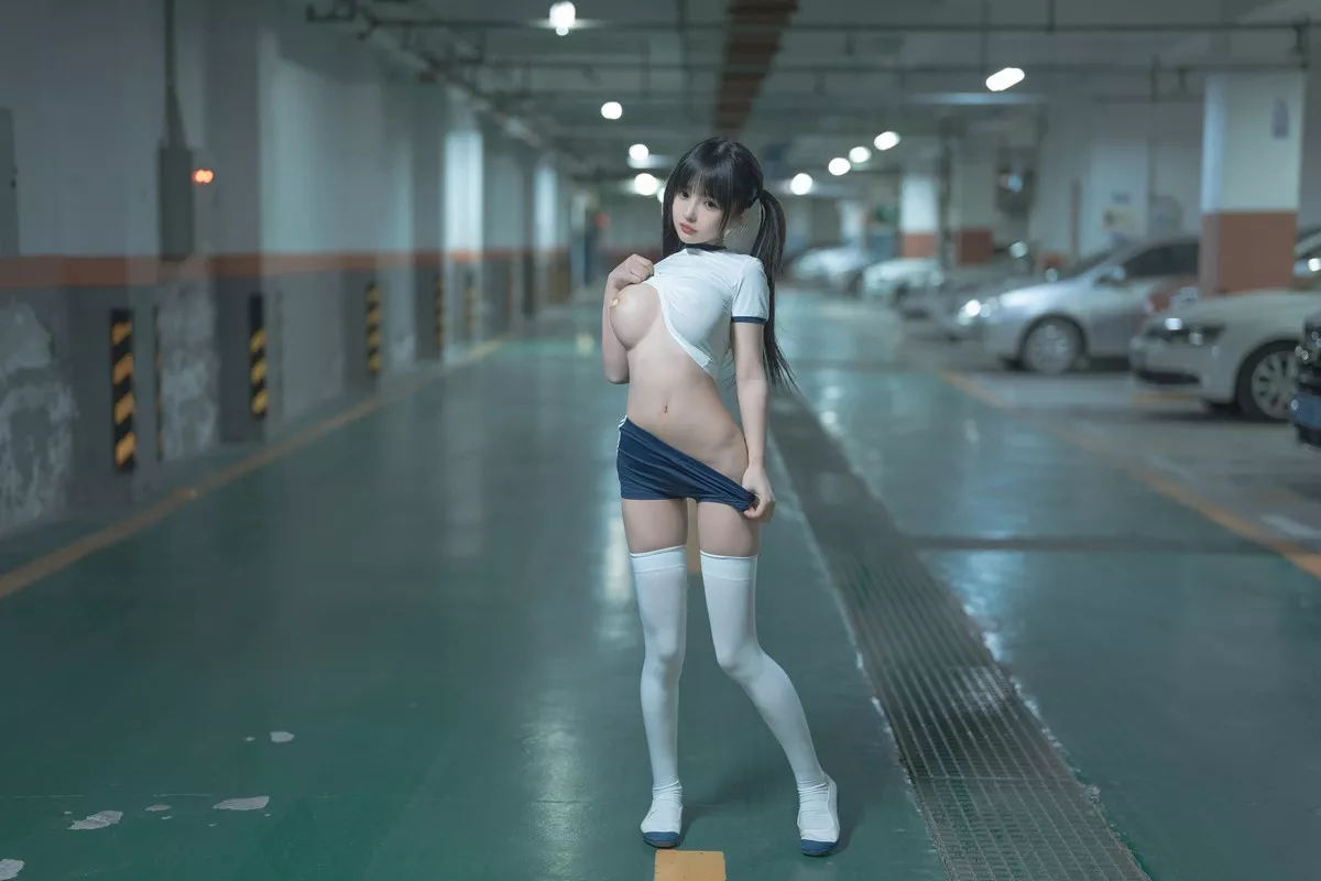 网络美女桜井宁宁体操服主题户外性感运动装配白丝袜秀翘臀美腿撩人诱惑写真75P