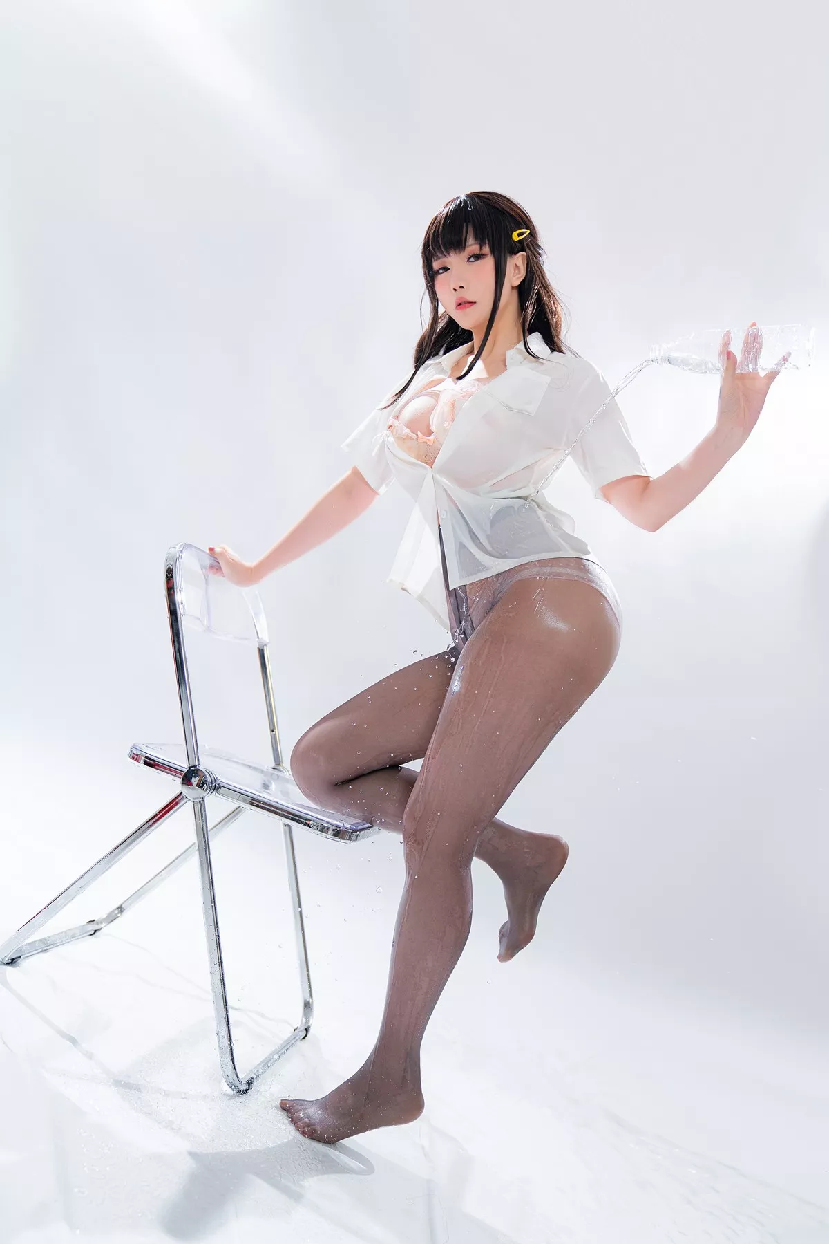 Coser小姐姐星之迟迟滴水JK主题私房脱JK短裙露超薄黑丝秀翘臀美腿诱惑写真100P