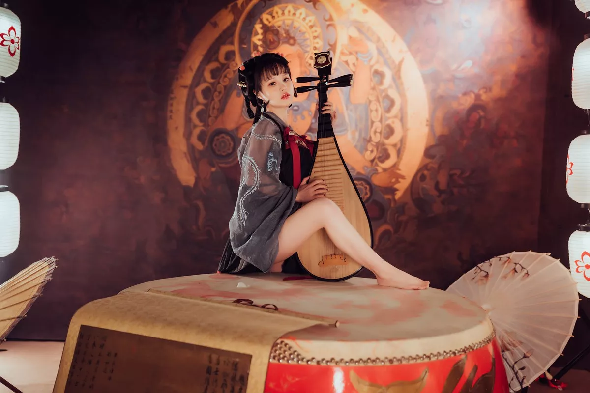 网络美少女晕崽Zz小琵琶精主题私房日系古典风脱性感服饰露火辣身材诱惑写真100P