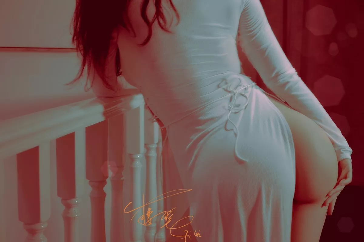 网络红人樱晚GiGi绕.归.柔主题私房性感白色高开叉连衣裙露豪乳翘臀诱惑写真27P