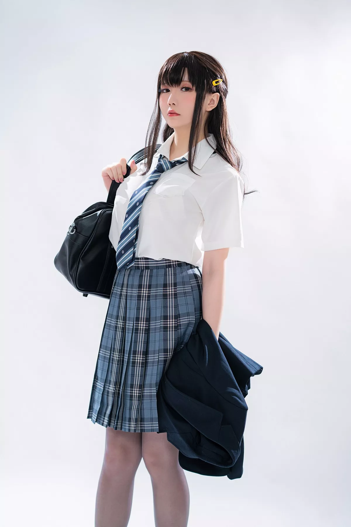 Coser小姐姐星之迟迟滴水JK主题私房脱JK短裙露超薄黑丝秀翘臀美腿诱惑写真100P