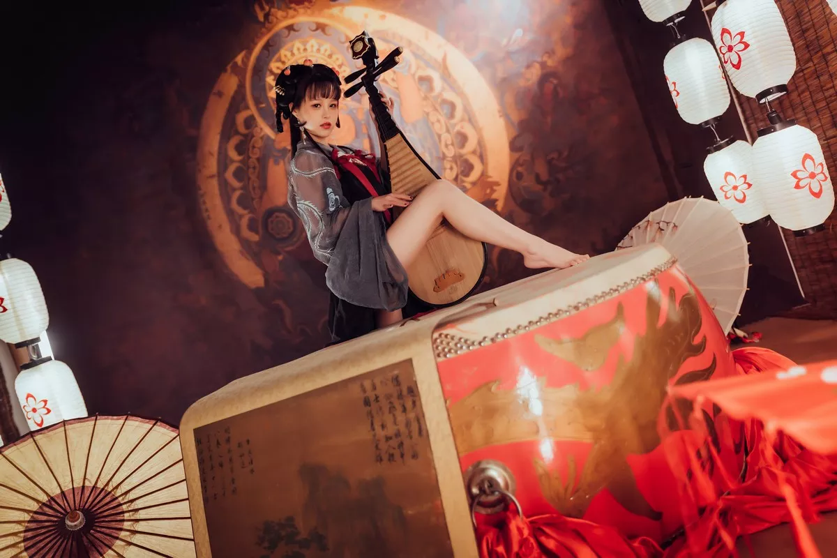 网络美少女晕崽Zz小琵琶精主题私房日系古典风脱性感服饰露火辣身材诱惑写真100P