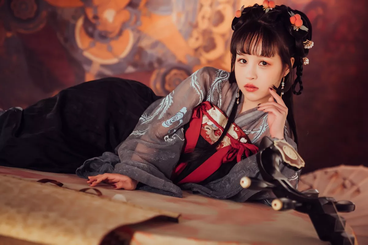网络美少女晕崽Zz小琵琶精主题私房日系古典风脱性感服饰露火辣身材诱惑写真100P