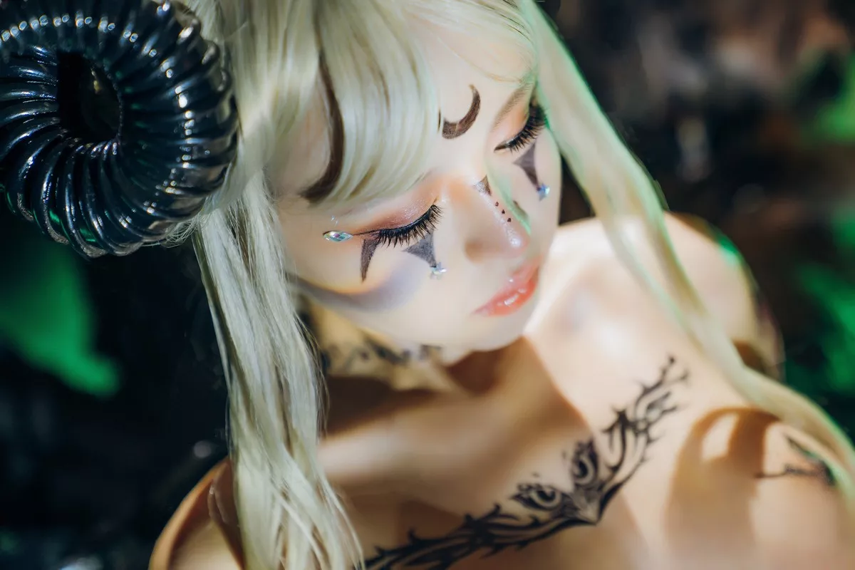 网络美少女晕崽Zz魅魔2主题性感黑色情趣服饰露傲人豪乳遮点极致诱惑写真51P