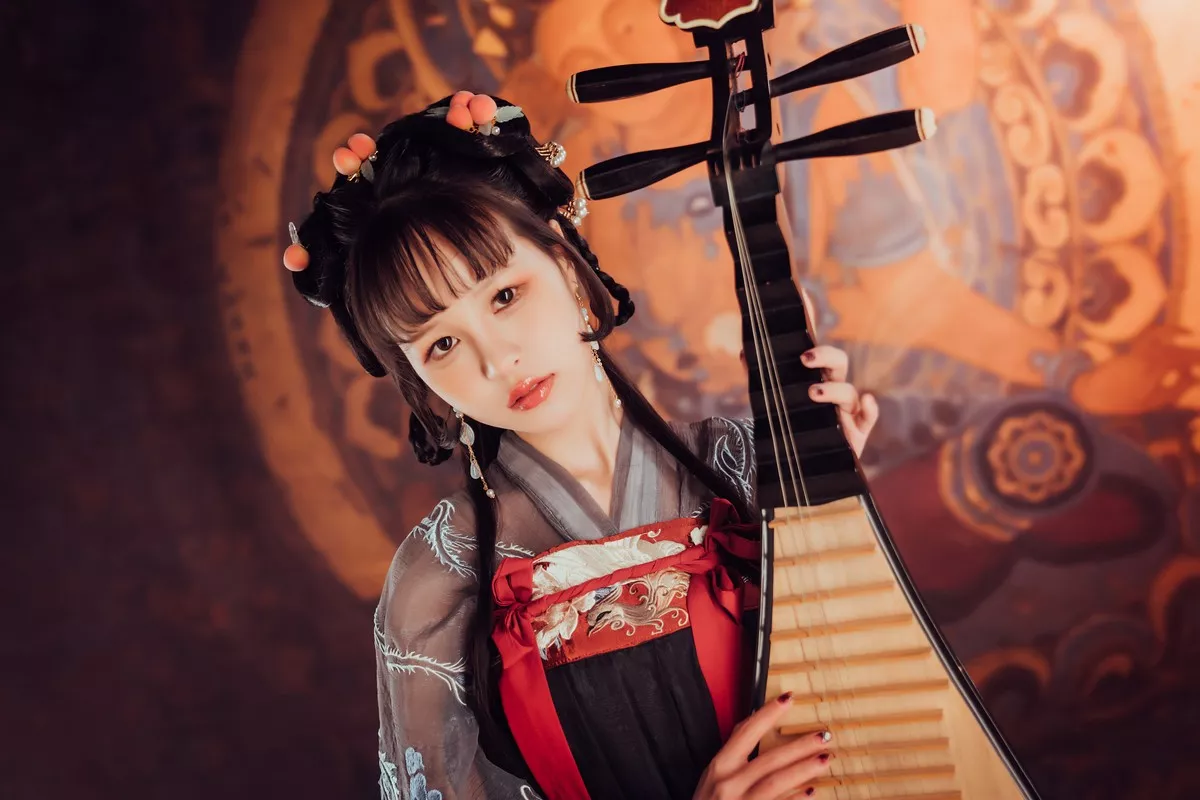 网络美少女晕崽Zz小琵琶精主题私房日系古典风脱性感服饰露火辣身材诱惑写真100P