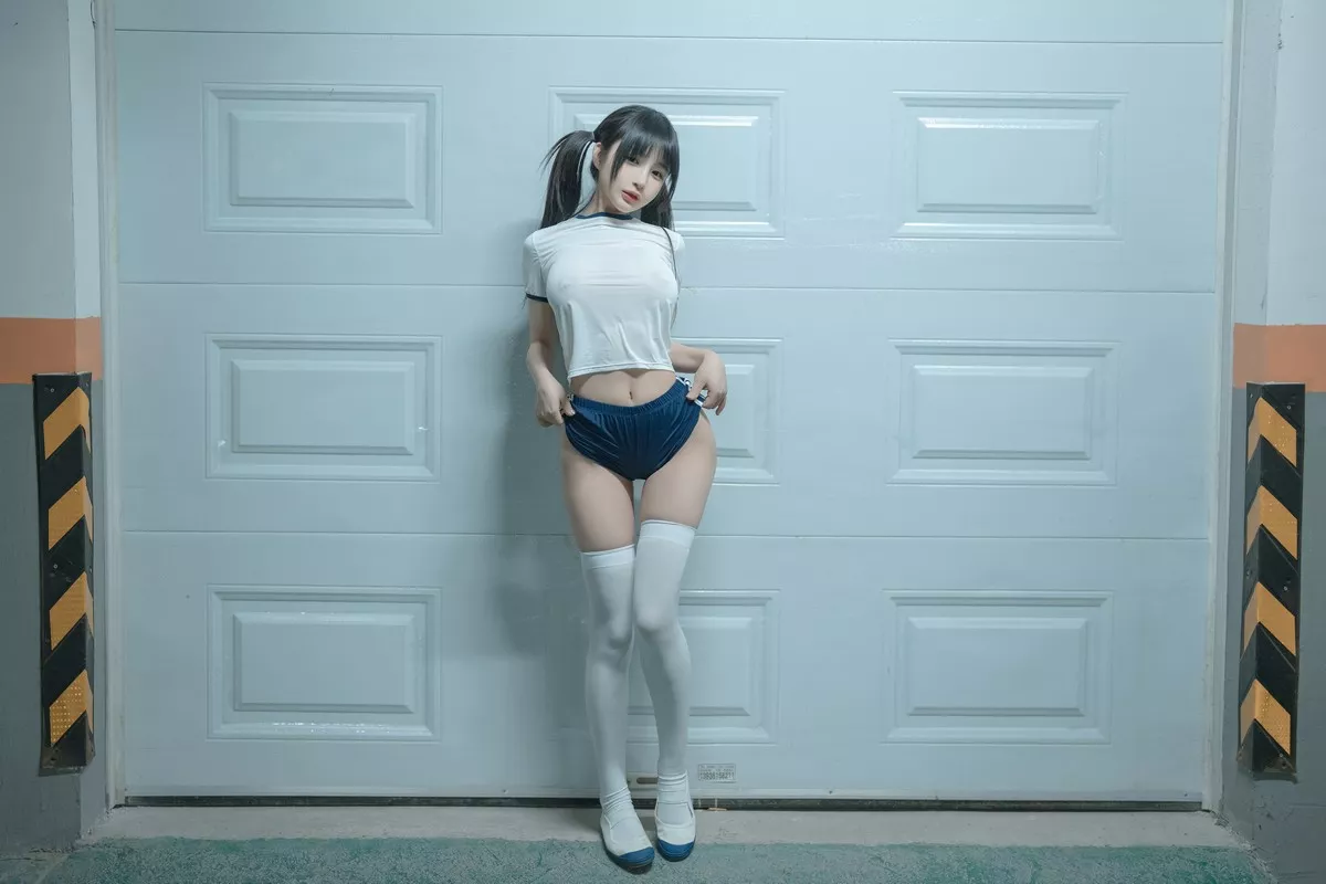 网络美女桜井宁宁体操服主题户外性感运动装配白丝袜秀翘臀美腿撩人诱惑写真75P