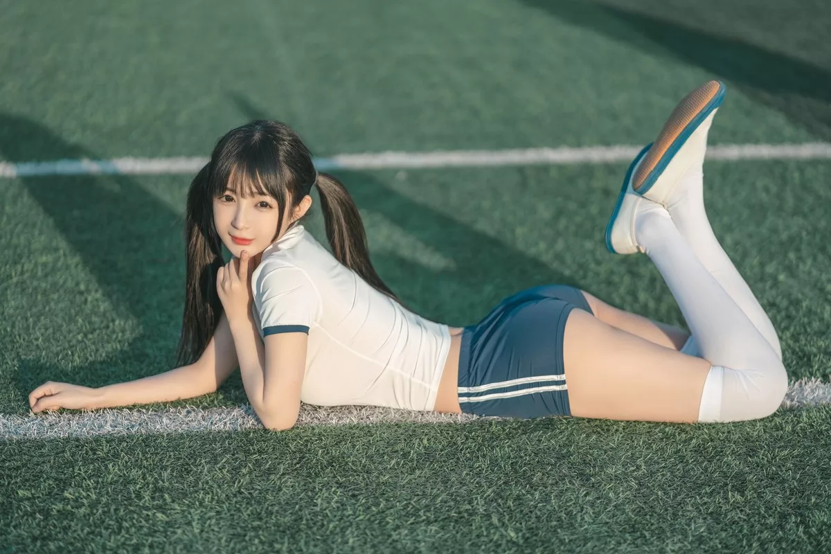 网络美女桜井宁宁体操服主题户外性感运动装配白丝袜秀翘臀美腿撩人诱惑写真75P