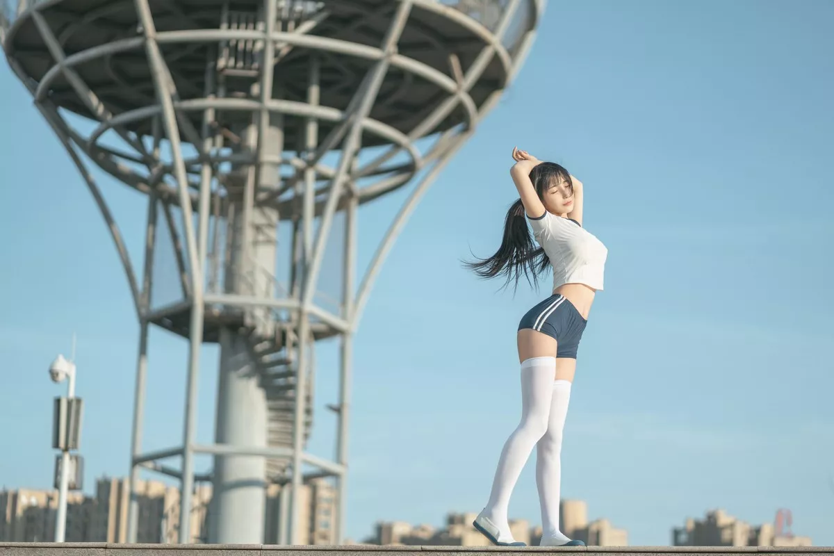 网络美女桜井宁宁体操服主题户外性感运动装配白丝袜秀翘臀美腿撩人诱惑写真75P