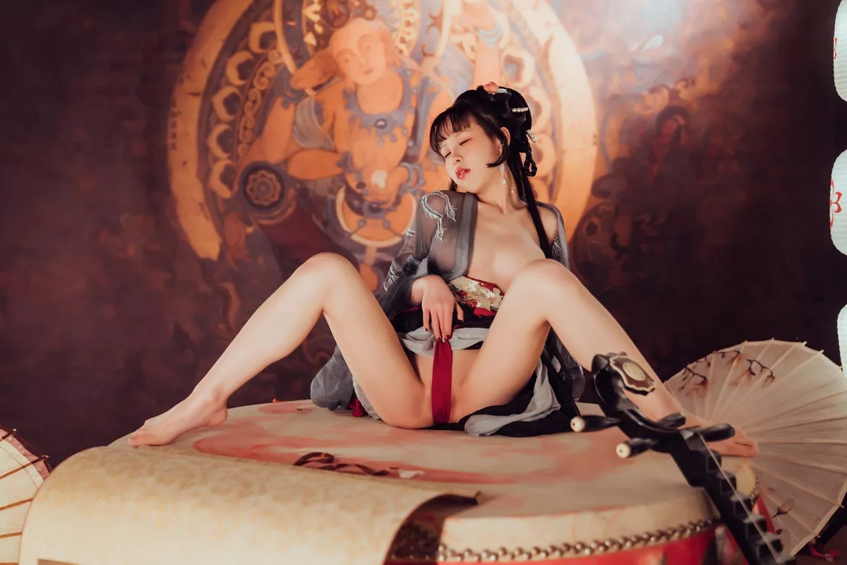网络美少女晕崽Zz小琵琶精主题私房日系古典风脱性感服饰露火辣身材诱惑写真100P