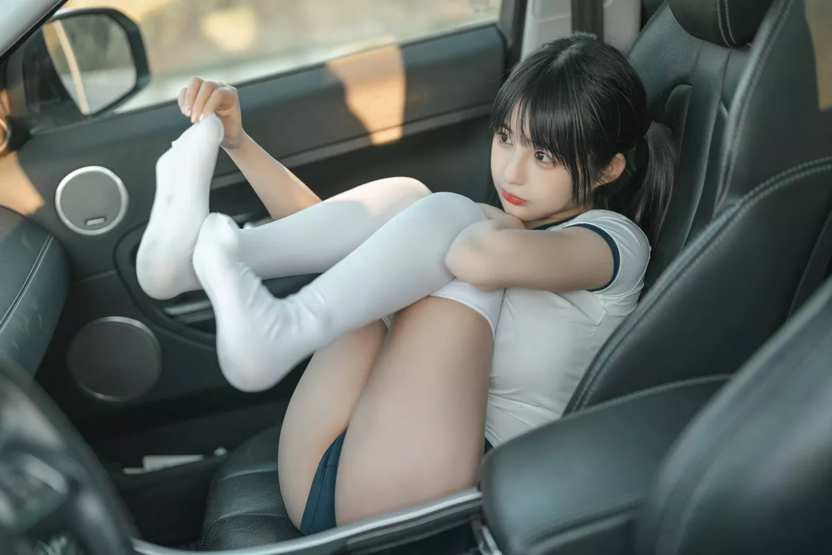网络美女桜井宁宁体操服主题户外性感运动装配白丝袜秀翘臀美腿撩人诱惑写真75P