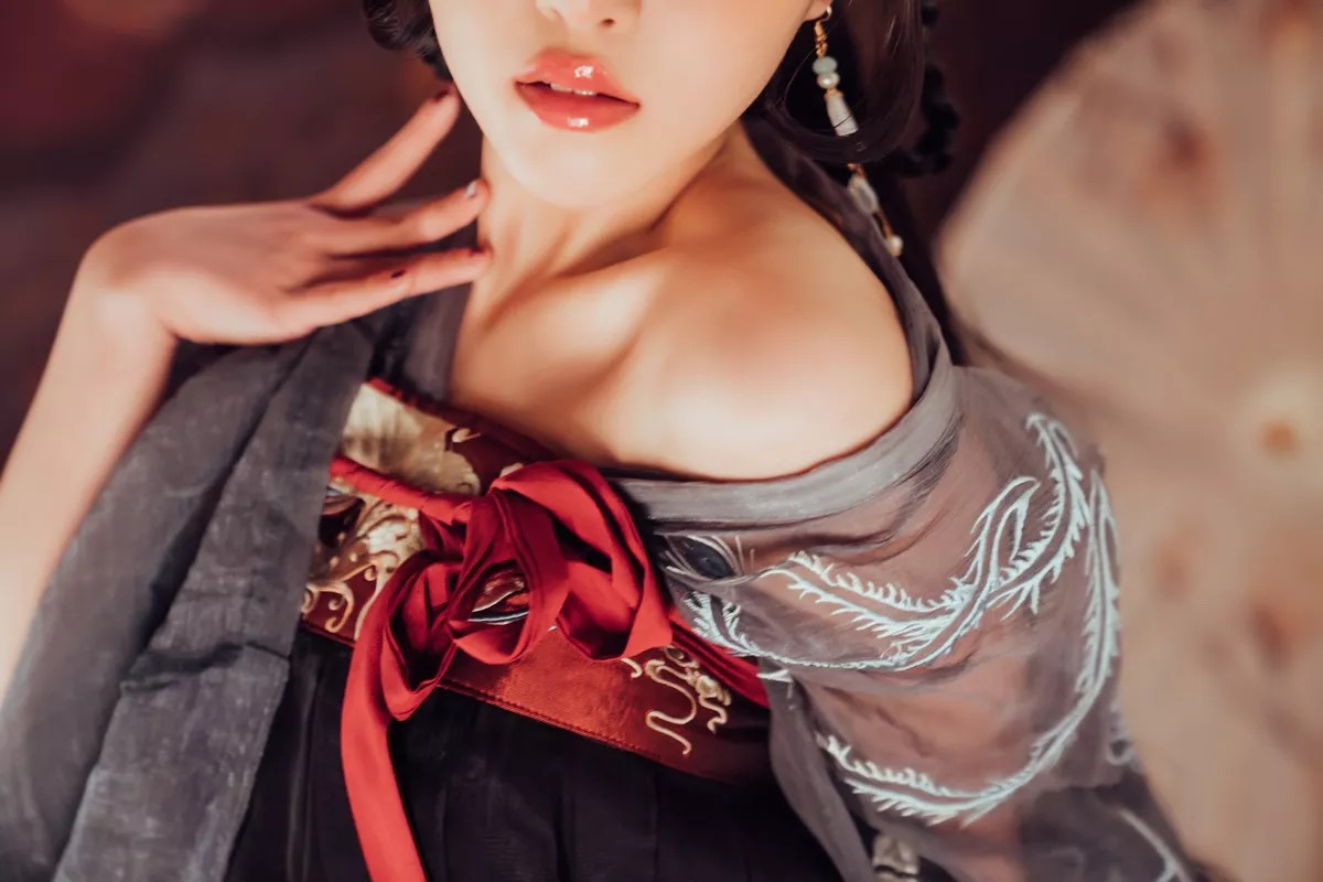 网络美少女晕崽Zz小琵琶精主题私房日系古典风脱性感服饰露火辣身材诱惑写真100P