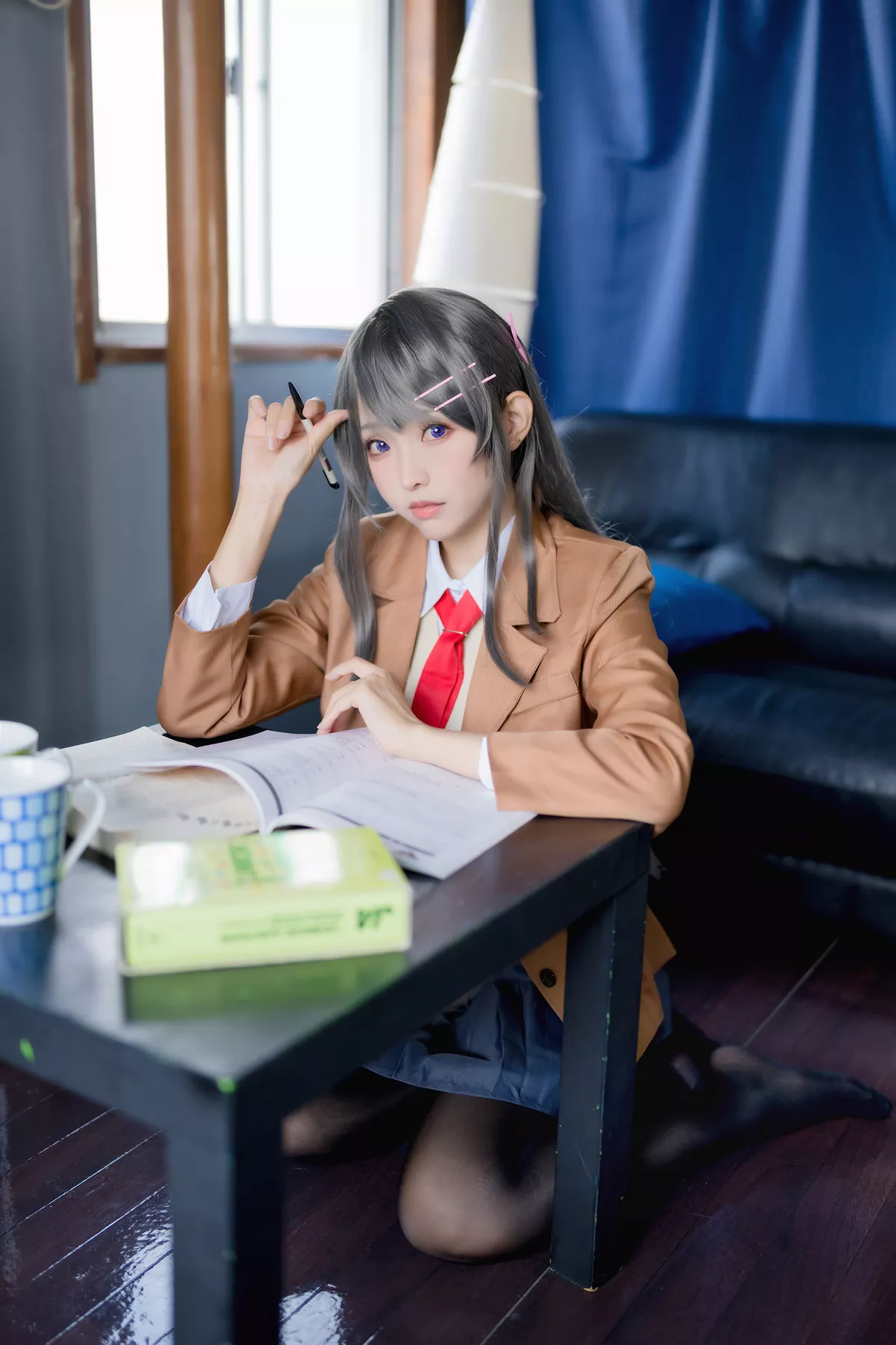 Coser妹子Ely_eee麻衣学姊主题性感兔女郎装扮超薄黑丝秀翘臀美腿诱惑写真50P