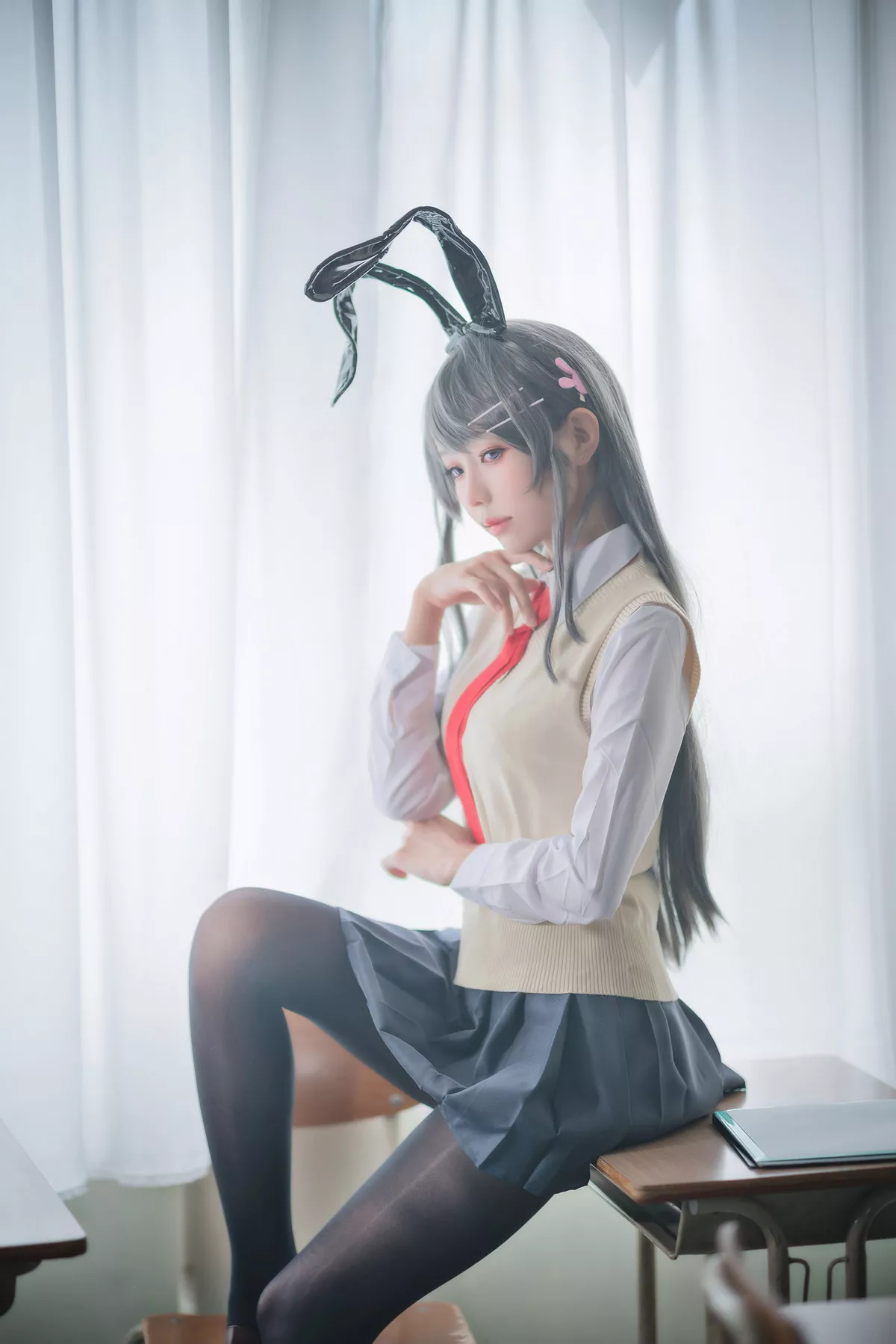 Coser妹子Ely_eee麻衣学姊主题性感兔女郎装扮超薄黑丝秀翘臀美腿诱惑写真50P