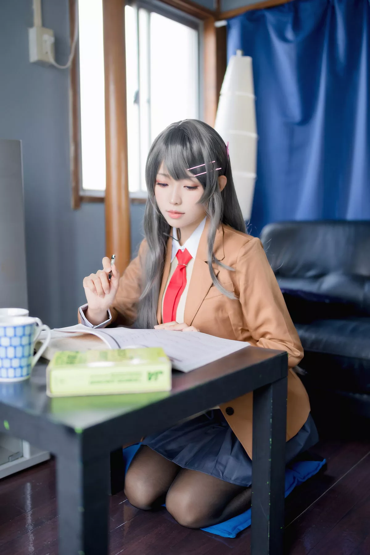 Coser妹子Ely_eee麻衣学姊主题性感兔女郎装扮超薄黑丝秀翘臀美腿诱惑写真50P