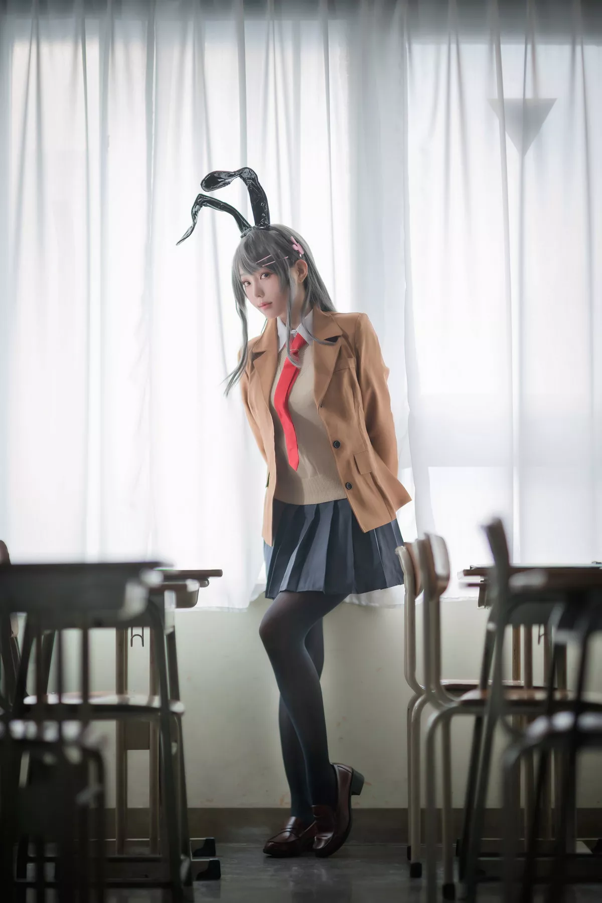 Coser妹子Ely_eee麻衣学姊主题性感兔女郎装扮超薄黑丝秀翘臀美腿诱惑写真50P
