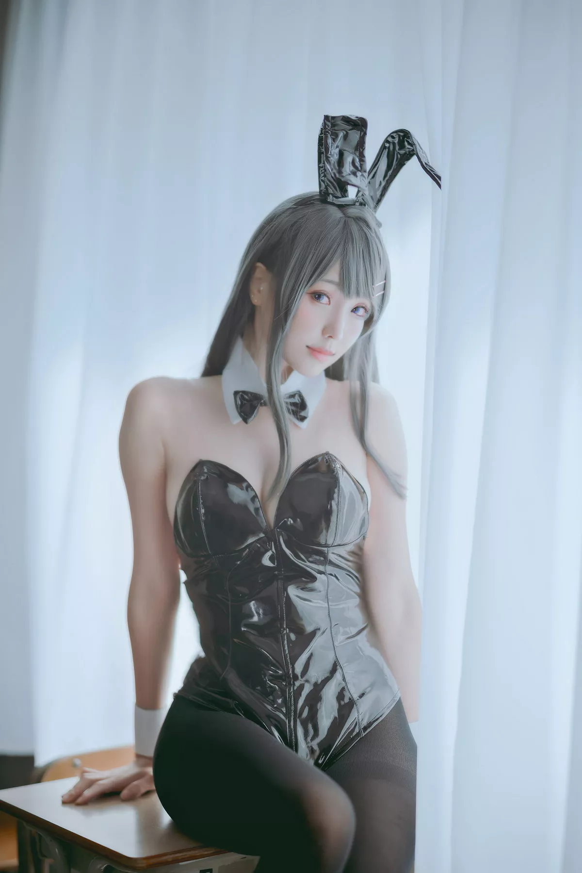 Coser妹子Ely_eee麻衣学姊主题性感兔女郎装扮超薄黑丝秀翘臀美腿诱惑写真50P