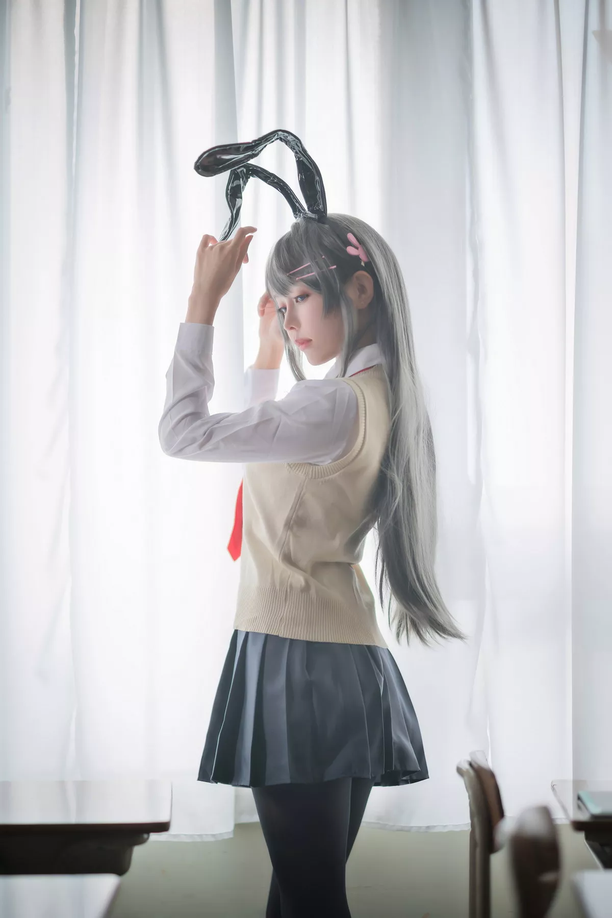 Coser妹子Ely_eee麻衣学姊主题性感兔女郎装扮超薄黑丝秀翘臀美腿诱惑写真50P