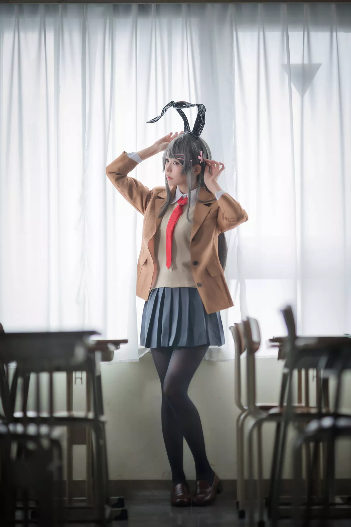 Coser妹子Ely_eee麻衣学姊主题性感兔女郎装扮超薄黑丝秀翘臀美腿诱惑写真50P