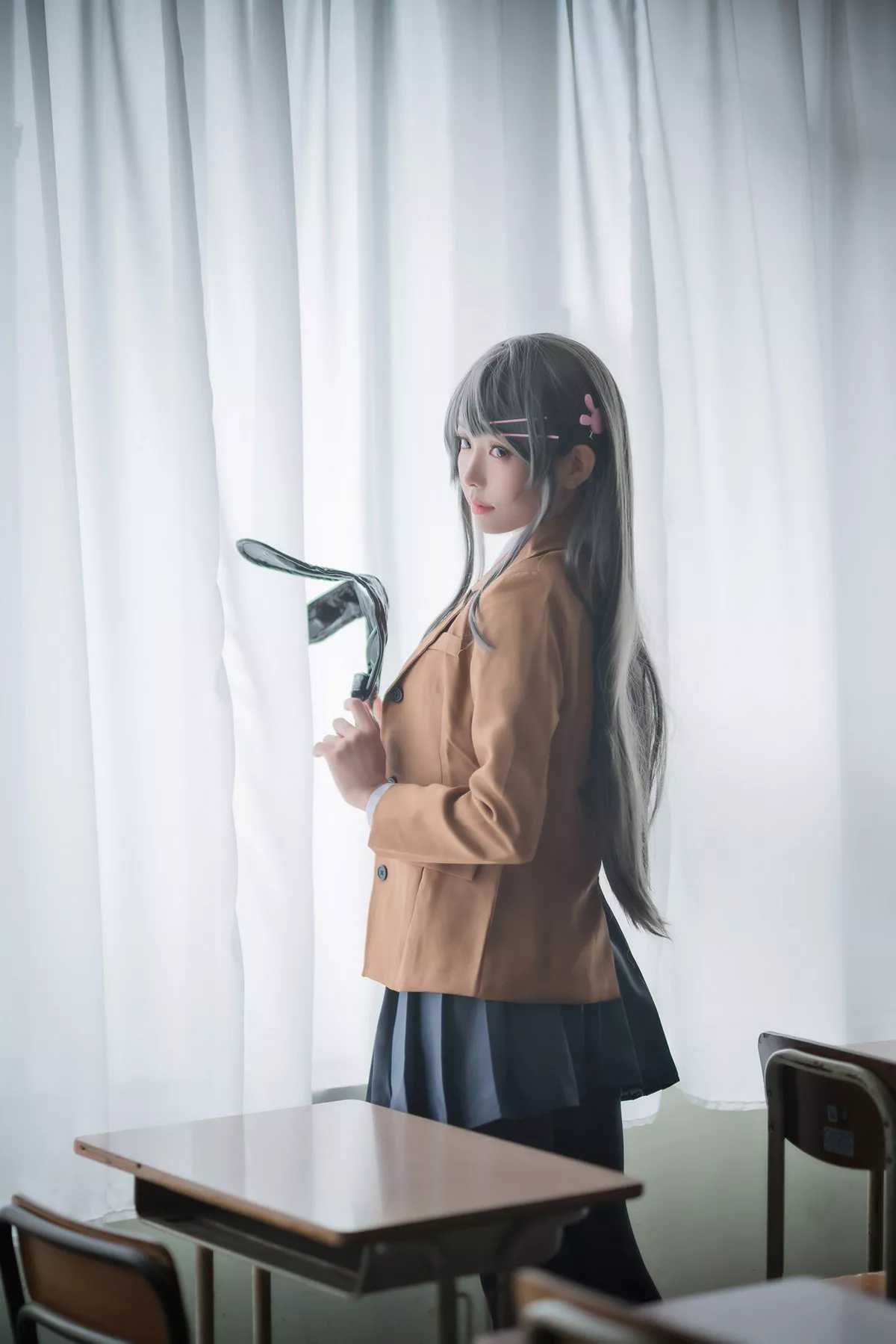Coser妹子Ely_eee麻衣学姊主题性感兔女郎装扮超薄黑丝秀翘臀美腿诱惑写真50P