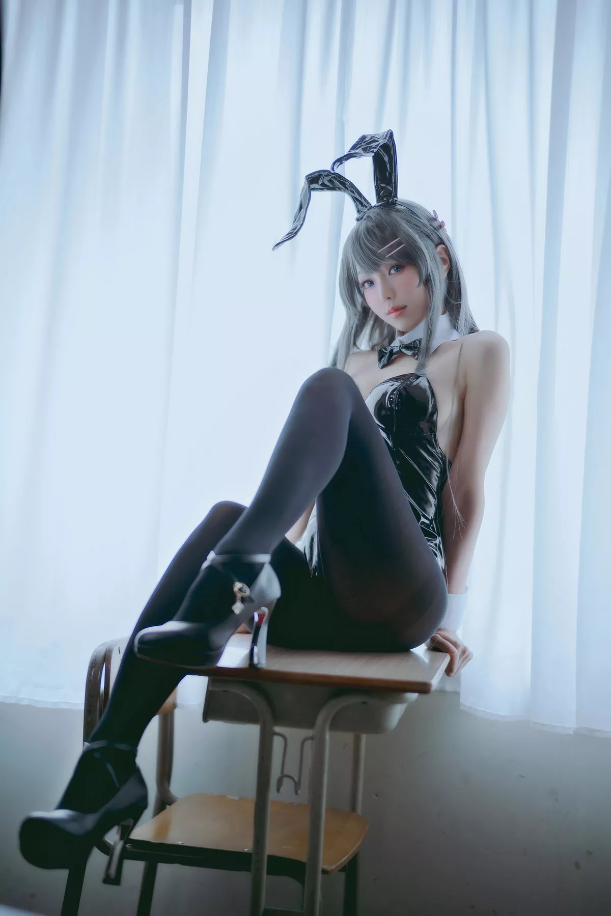 Coser妹子Ely_eee麻衣学姊主题性感兔女郎装扮超薄黑丝秀翘臀美腿诱惑写真50P
