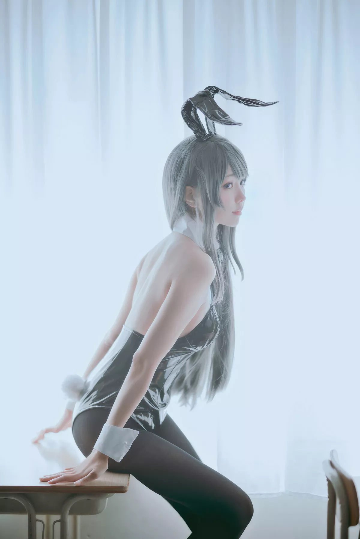 Coser妹子Ely_eee麻衣学姊主题性感兔女郎装扮超薄黑丝秀翘臀美腿诱惑写真50P