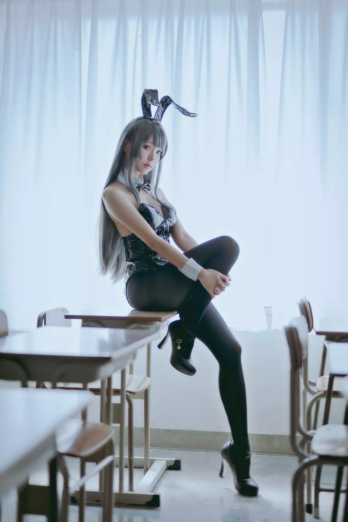 Coser妹子Ely_eee麻衣学姊主题性感兔女郎装扮超薄黑丝秀翘臀美腿诱惑写真50P